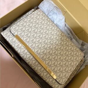 Elegant Cream Designer Women's Bag